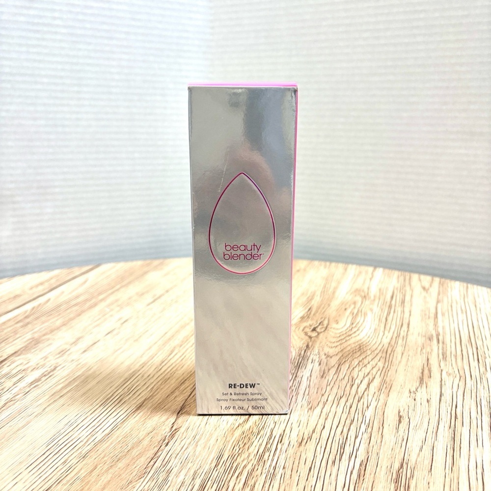Beautyblender Re-Dew Spray in Silver and Pink